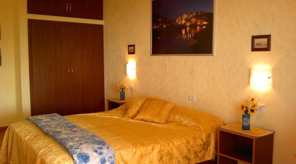 Villa Del Conte Drapia Pokoj fotografie